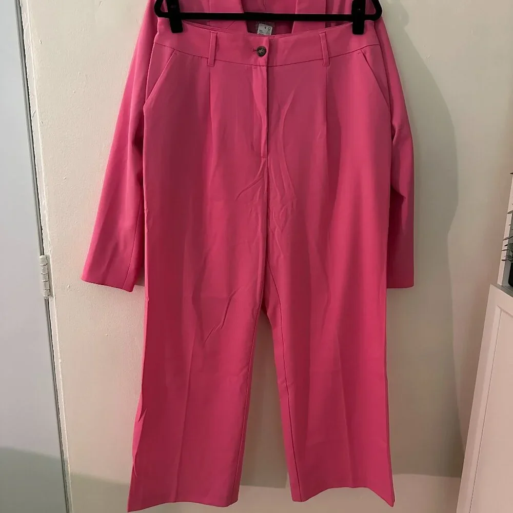 Pink Suit (Blazer + Dress Pants) - Picture 2 of 7